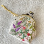 コットンリネンと刺繍の野の花のがま口4