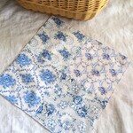 ジャーマンファブリックのパッチワークマルチクロス　マルチカバー　ブルーのお花