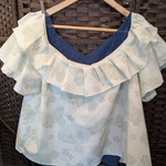 真夏の風を纏うオリーブフリルトップス