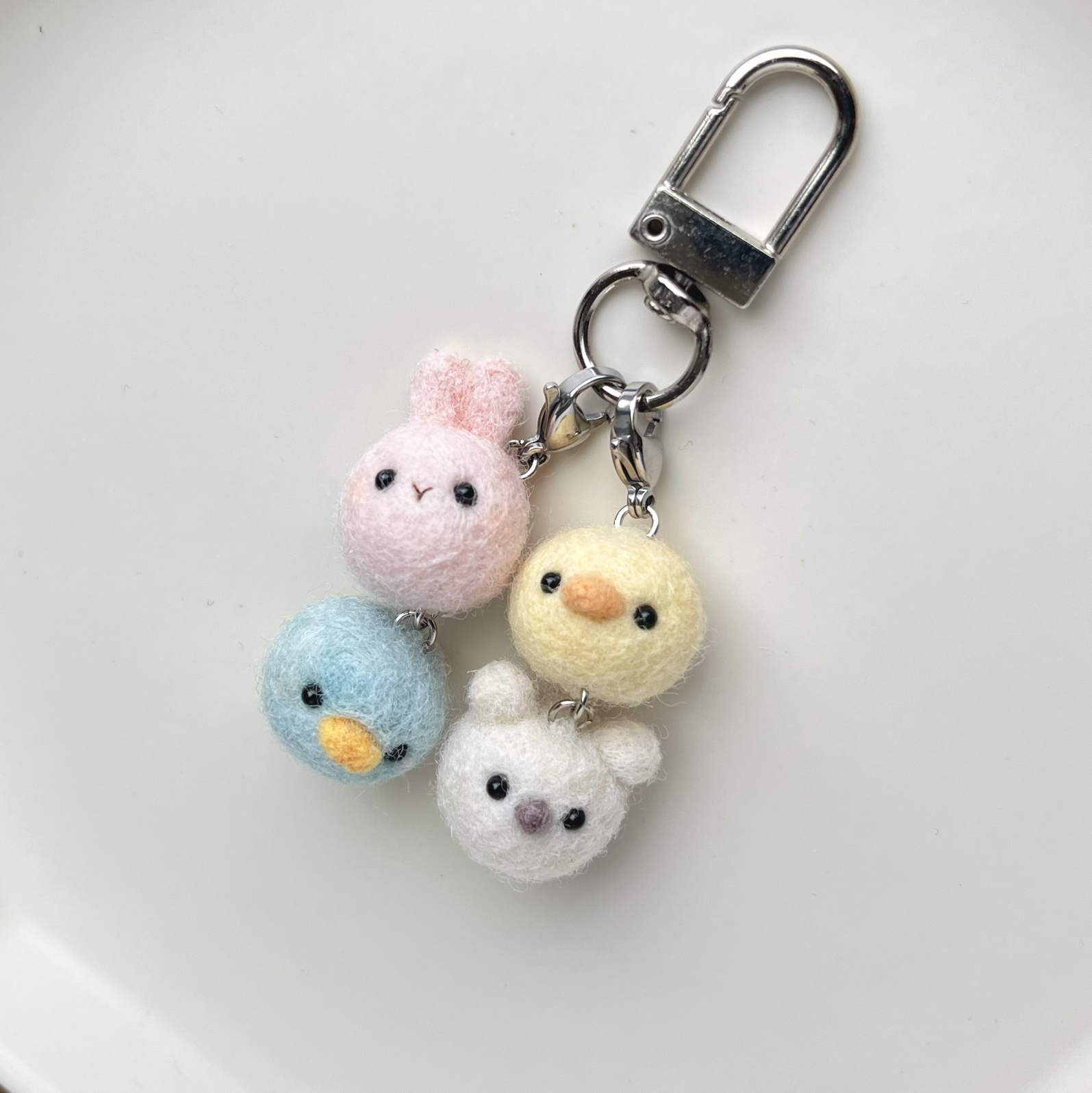 いちご宇宙飛行士の白くまくん＊《羊毛フェルト》 - harumaki＊小さな