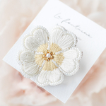 プリムローズ刺繍の2wayヘアゴム /ヘアクリップ　白いお花　ブローチ、ポニーフックへ変更可能　親子お揃い