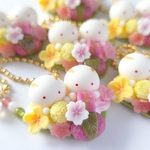 【再販】菜の花と桜の和菓子盛りチャーム双子うさこさん乗せ