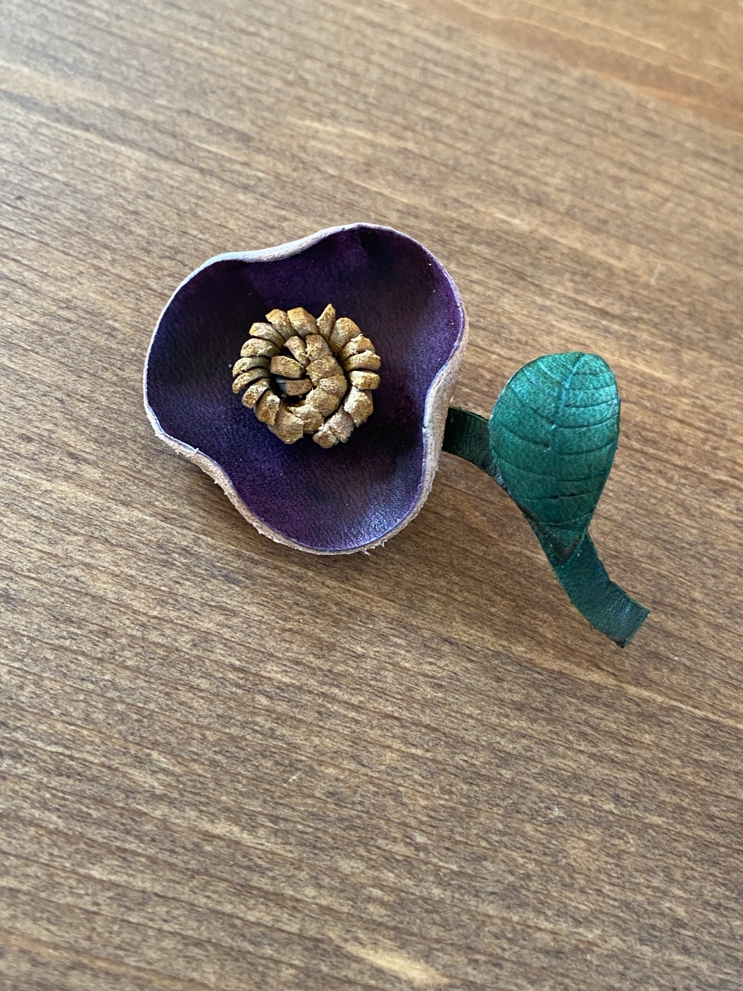 Blacksheep様専用　新品レザーフラワー小/ブローチ/コサージュ フラワーシフォンパール調コサージュ入卒対応可