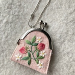 【訳あり】コットンリネンと刺繍のいちごのミニがま口3