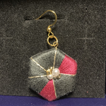 【専用出品】赤×黒 六角形の刺繍ピアス