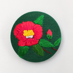 赤い椿の花刺繍ブローチ