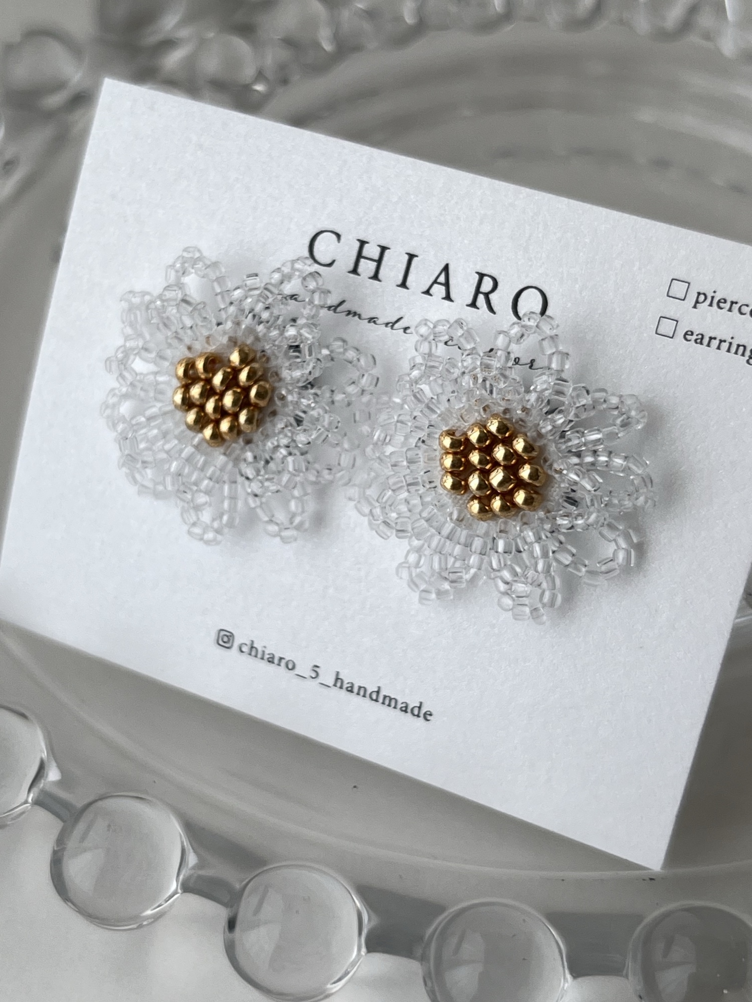 スクエアガラスと竹ビーズのシャラシャラピアス - CHIARO handmade