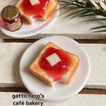ミニチュアパン　食べかけいちごジャムバタートースト