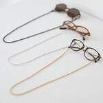 【ギフト・マイクロスフィアグラスコード】刺繍職人が作る　おしゃれ　シンプル　軽い　老眼　サングラス　トリプルオゥ