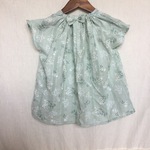 値下げ　130センチ　後ろギャザーにリボンの女児ブラウス