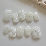 No.10⌇White Whisper（ホワイトウィスパー）　ぷくぷくネイル　お花　フラワー　マグネットネイル　ホワイトネイル　Chamo nail ネイルチップ