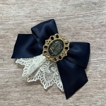 双子座　星座ガラスカメオ風ジャボ付きサテンリボン 選べるブローチヘアクリップ 青紺ネイビー 白レース 金ゴールド　ふたご座、双子座、Gem、Gemini38mm