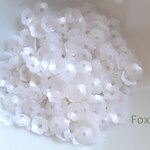 スパンコール 5mm 約640枚(約5g) 花カップ マット オフ白 (SFC05MOWSE00)