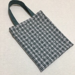 グリーン系　花柄刺繍の縦長トートバッグ　サブバッグ