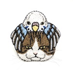 刺繍ブローチ  インコ、猫を制す