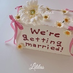 即納𖧷フラワークレイケーキ 𖧷 we're getting married!