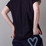 Tシャツに似合う濃紺ジーンズデニム新作ゆったりワイドパンツポケットが大きなハート柄が面白い個性的