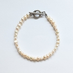 小粒バロックパールのブレスレット　ホワイト×シルバー