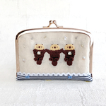 compact wallet　おててをぎゅっと♡3匹のラッコ刺繍のコンパクト財布