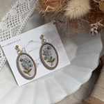 ⚘4月の草花⚘ワスレナグサの刺繍ピアス/イヤリング