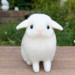 真っ白　垂れ耳 ウサギさん 羊毛フェルト