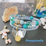 夏SALE🎋夏祭り　天然石ターコイズ&水晶コイルブレスレット　空色タイプ　浴衣　下駄チャーム　水風船チャーム付き