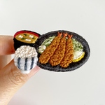 エビフライ定食 手刺繍ブローチ
