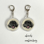 12mina16様オーダー品☆犬の手刺繍のキーホルダー