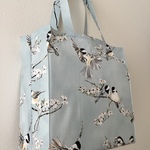 四十雀と花水木タイト・アンド・タイディ・トートバッグ; Chickadee and Dogwood Blossoms Tight ‘n’ Tidy Tote Bag、エコバッグ、eco bag, 野鳥