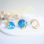 鉱石のカケラ ブルー×ゴールド 不思議な色彩 イヤリング/ピアス＋イヤーカフセット 軽い 痛くない 人気