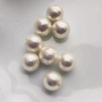コットンパール国産　片穴　8mm（ホワイト）６個入り