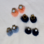 【2WAY】ファーキャッチとアクリルパーツのピアス