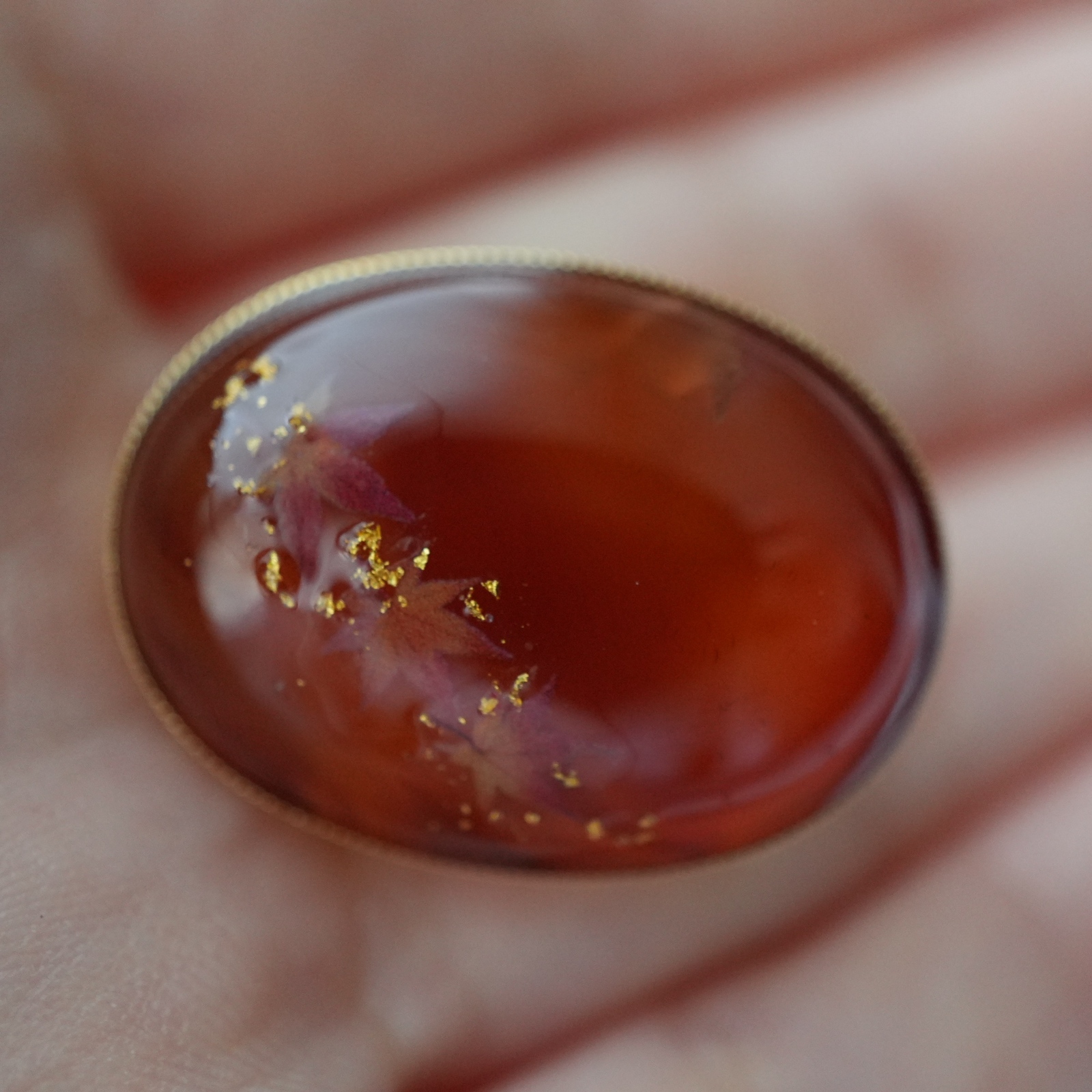 天然石カーネリアンともみじ、金箔の帯留め - Sumire帯留め＆Jewelry 