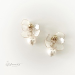 【flowery perl 〜ﾌﾗﾜﾘｰ ﾊﾟｰﾙ〜】お花とパールの耳飾り ピアス・イヤリング／ブライダル・ウェディング・結婚式