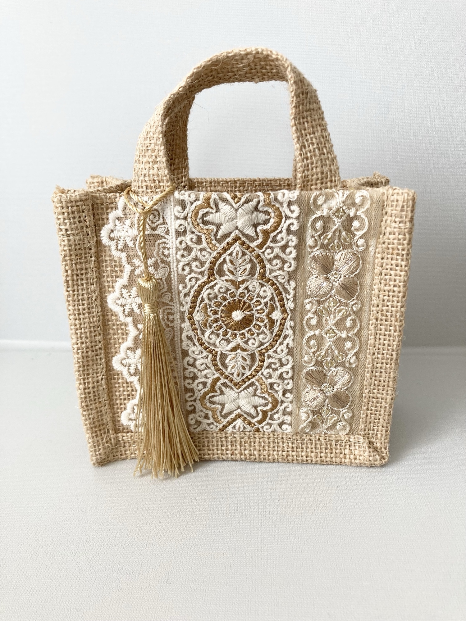 インド刺繍リボン】プチギフト入れにもおすすめ♡タッセル付きミニ