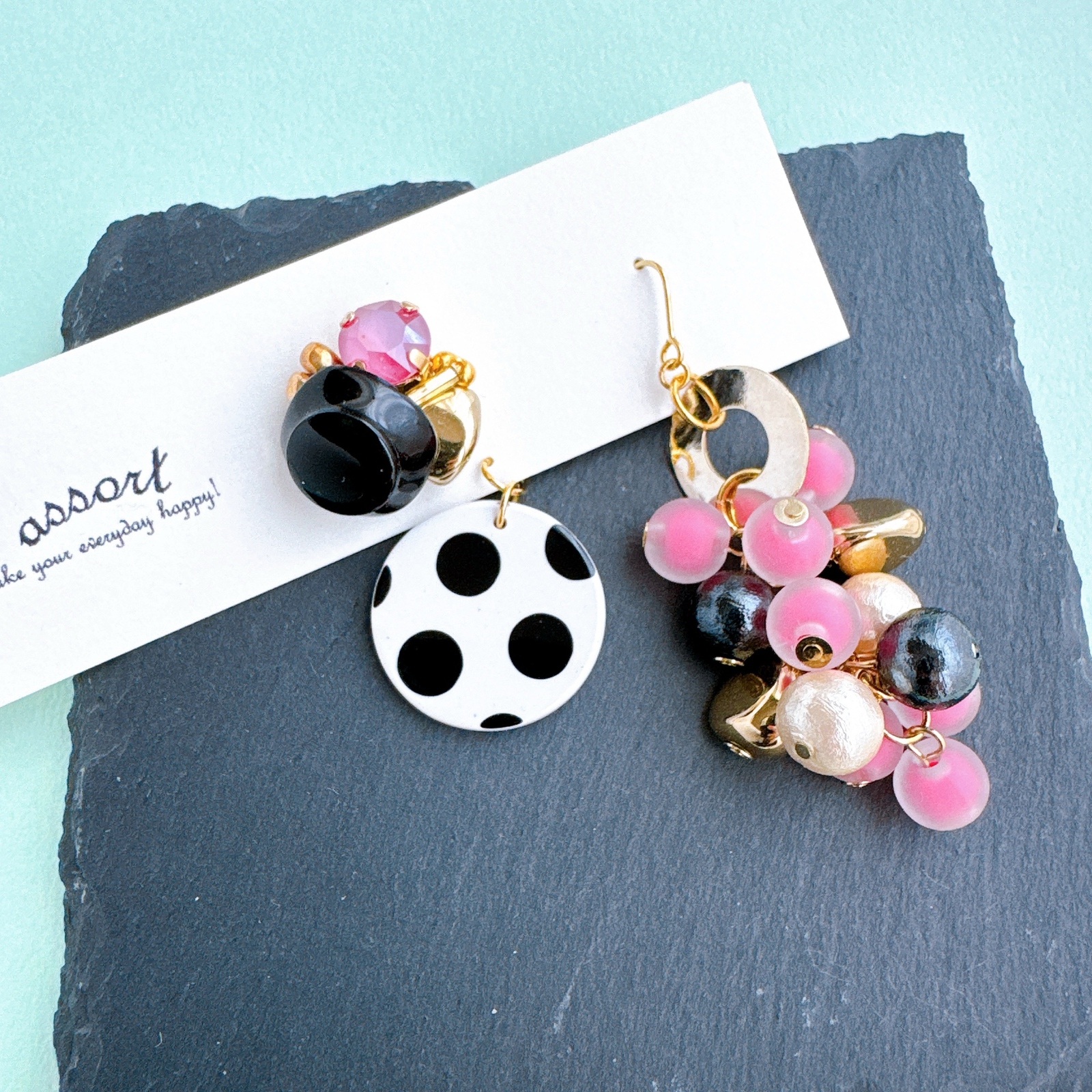 カラフルリングのアシンメトリーピアス(イヤリング) - assort | minne