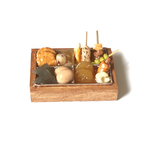 『おでん、あります！』■おでん鍋（さつま揚げ・牛すじ・大根など）■ミニチュアフード