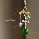 一輪の花としずくのサンキャッチャー【エメラルドグリーン】