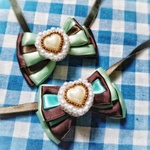 ぬい向けリボンチョーカー【チョコミント/6cmサイズ】
ぬいぐるみ用　リボン　チョーカー　ビーズ刺繍　推し活　かわいい　夏　夏向け　ハート　推し活　ぬい撮り　ぬい活