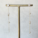【上品×個性】淡水ケシパール アシンメトリー ロングピアス/イヤリングケシパール 淡水パール 結婚式|入学式|卒業式|母の日|ギフト サージカルステンレスチェーン 揺れる 華奢 ゴールド