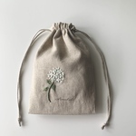 アナベルの手刺繍　リネンの巾着