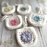 持ち歩くお花🌼イヤホンケース　バッグチャーム　小物入れ