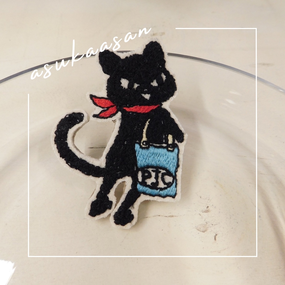 クロッチくんブローチ ブローチ 猫 黒猫 刺繍 のら猫クロッチ