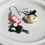お相撲さんと軍配　ミニチュアピアスorイヤリング