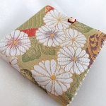 持ち歩きたくなるニードルブック🌼　針山とポケットに収納🪡　【菊尽くし】