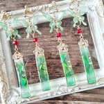 小さな蝶とメロンソーダのイヤリング（earrings of rectangle〜melon soda〜）