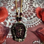 薔薇を封じた棺と十字架のネックレス＜Obscura Rouge＞/耽美と闇を愛するゴシックロリィタさんへ🥀