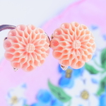 【sale】ぽってりまるいダリアのイヤリング(サーモン)