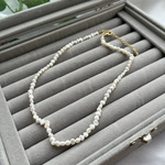 天然バロック淡水パールネックレス　結婚式　小さめ　ミニ真珠｜華奢チェーン×個性派パール｜高見え上品アクセサリー a9