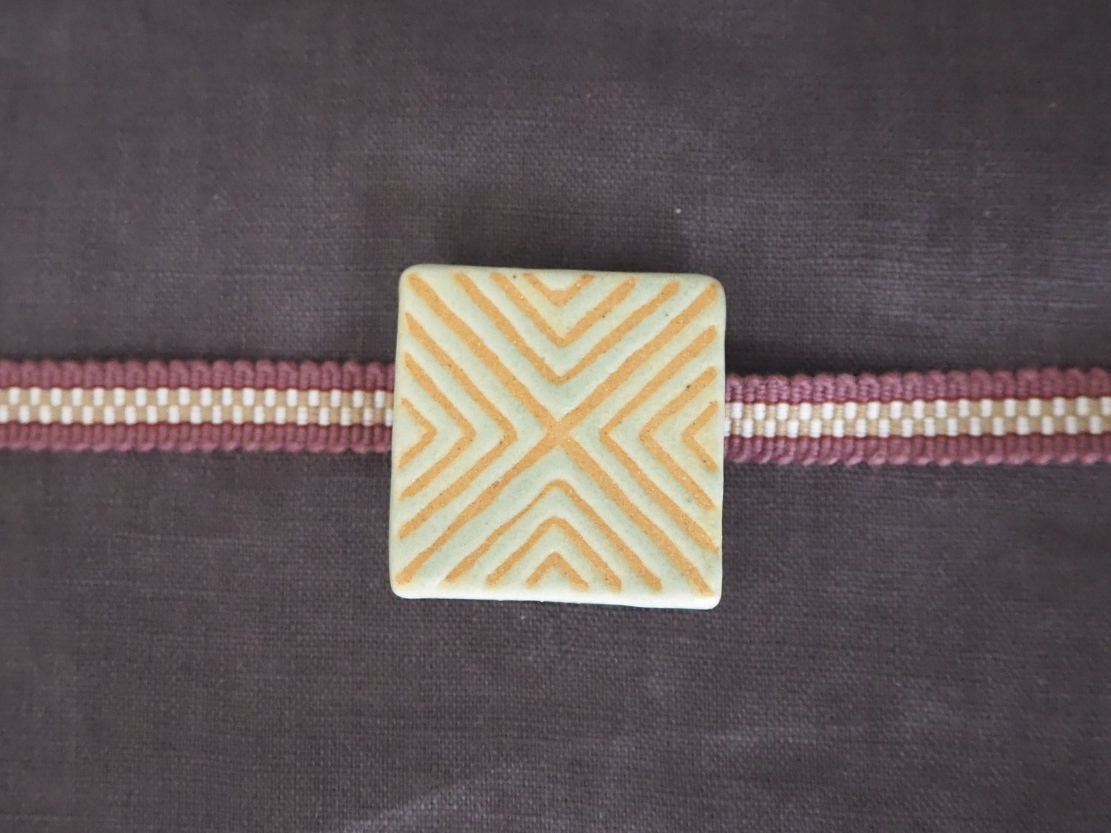 陶器の帯留め　『pattern 1 薄緑』